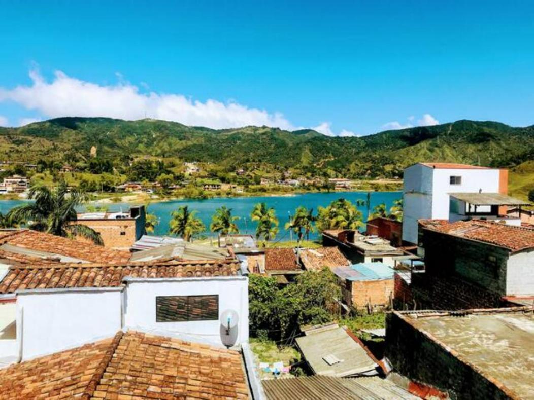 Aptos Vista Al Embalse, Frente Al Lago, Restaurantes, Bares Guatapé Εξωτερικό φωτογραφία